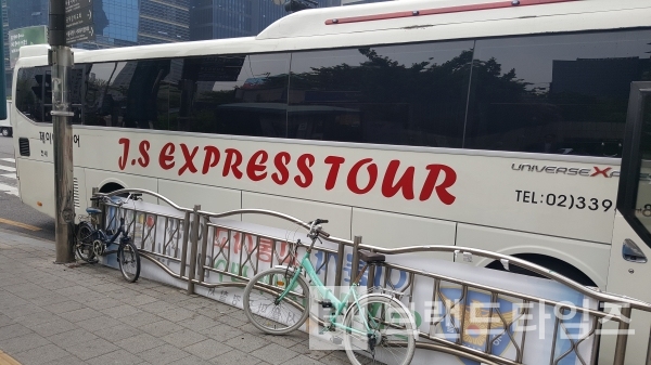 부정적 의미로 읽힐 수 있는 고속관광버스 브랜드 디자인. 사진=브랜드타임즈
