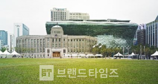 서울시는 코로나19 사회적 가리두기를 다시 강화한다.