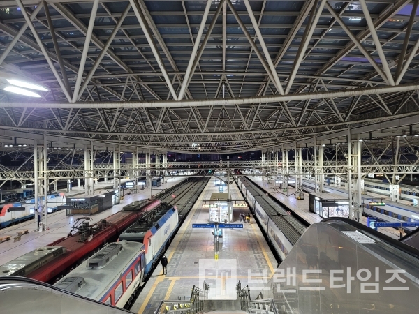 2021년 1월 1일 서울역 KTX 플랫폼 풍경/사진=브랜드타임즈