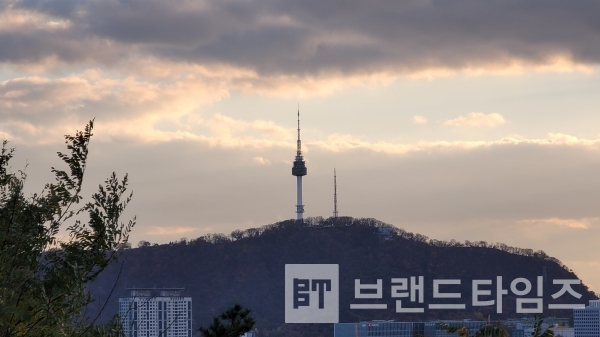 낙산공원에서 바라본 남산타워/사진=브랜드타임즈