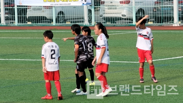 횡성군에서 열리고 있는 제2회 금강대기유소년축구대회 현수막/사진=브랜드타임즈®