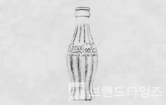 1915년의 코카콜라® 초키 컨투어병 디자인 스케치_사진=네이버 지식백과 세계 브랜드 백과
