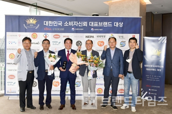 2022년 대한민국 소비자신뢰 대표브랜드 대상 시상식에 참여한 횡성한우 관계자/사진=횡성군