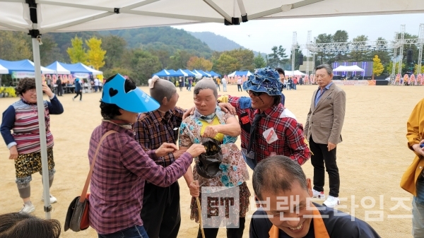 10월 14일 갑천초등학교 100주년 기념식 행사 중 장기자랑 참가팀/사진=브랜드타임즈®