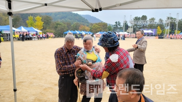 10월 14일 갑천초등학교 100주년 기념식 행사 중 장기자랑 참가팀/사진=브랜드타임즈®