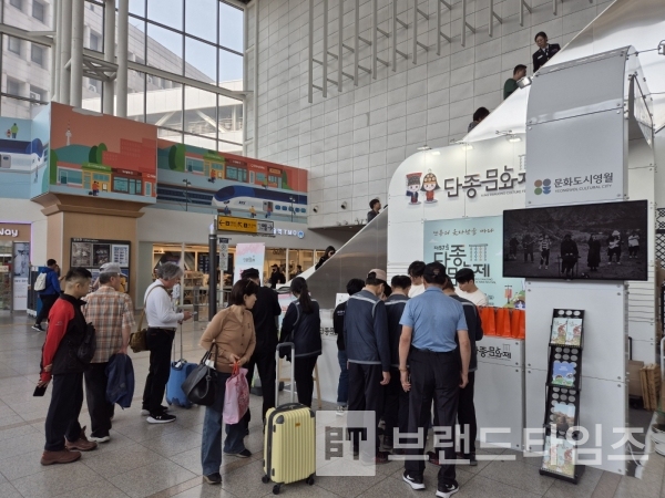 영월군이 서울역에서 팝업스토어를 진행하고 있다/사진=영월군