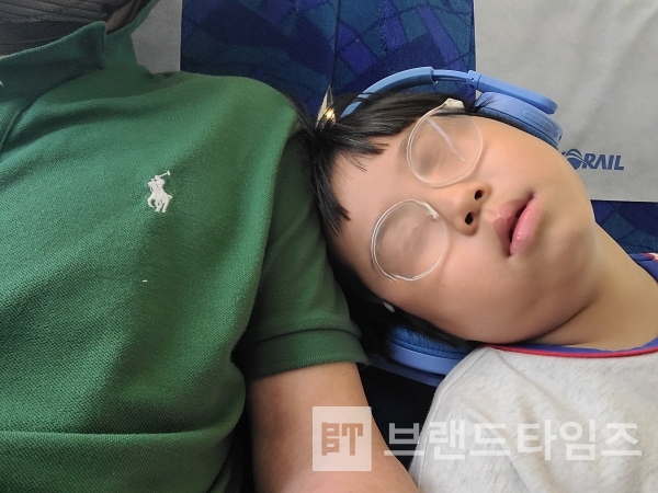 어른의 아이에 대한 배려/사진=브랜드타임즈®