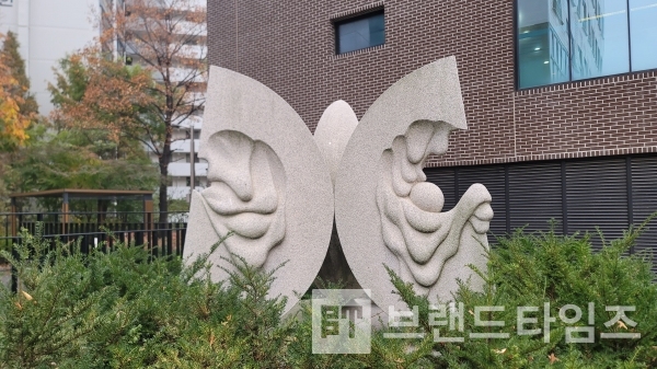 조각상/사진=브랜드타임즈®